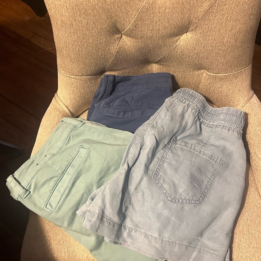3 pairs!  2 women’s size 8 AEO twill shorts plus 1 pair of Aerie shorts size L